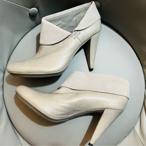 Coach leather contrasting suede upper ankle booties -sz 8.5 - Picture 3 of 8